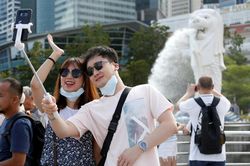 Singapore lo lắng trước nguy cơ trở thành tâm dịch toàn cầu