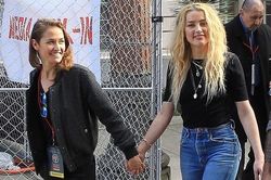 Chia tay tỷ phú Elon Musk, Amber Heard công khai bạn gái mới