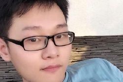 Con trai khoe khoang đi lại trong phong tỏa, quan chức TQ bị đình chỉ