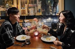 Hot girl Việt thi nhau khoe quà Valentine ai cũng khủng khiếp