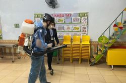 Quy trình tiêu độc, khử trùng dụng cụ, bàn ghế trường học như thế nào?