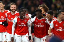 Hàng công bùng nổ, Arsenal đè bẹp Newcastle