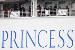 Mỹ, Canada đưa công dân trên du thuyền Diamond Princess về nước
