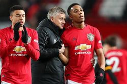 Cuộc đua Top 5 Ngoại hạng Anh: Man City lĩnh án phạt, MU lại nuôi hy vọng