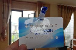 Thẻ đeo kháng khuẩn được quảng cáo rầm rộ có giúp phòng ngừa virus corona?