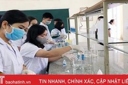 Nhiều trường học Hà Tĩnh pha chế dung dịch phòng virus Corona