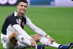 HLV Maurizio Sarri: Không có chuyện Ronaldo nổi loạn dẫn đến bị treo giò nội bộ