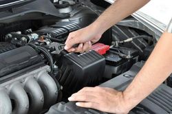 Những thói quen lái xe khiến ắc quy ô tô nhanh hỏng