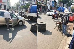 Bị xe máy đâm móp đầu xe, thế nhưng cặp vợ chồng lại có 'hành động lạ'
