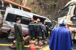 Tai nạn giữa xe khách và xe đầu kéo, nhiều người thương nặng