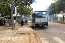 Ứng cứu kịp thời xe chở than củi bị cháy trên đường