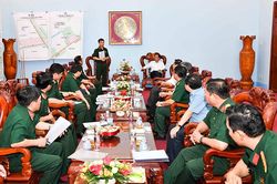 Thượng tướng Phan Văn Giang làm việc với Bộ Chỉ huy Quân sự tỉnh Đồng Tháp