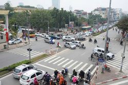 Kinh nghiệm vàng giúp bạn lái xe ô tô trong thành phố an toàn