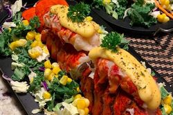 Tranh thủ tôm hùm rẻ, làm ngay món sốt phô mai nạp năng lượng ngày đầu tuần