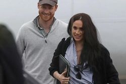 Thái độ của vợ chồng Hoàng tử Harry - Meghan Markle đập tan tin đồn rạn nứt sau khi rời khỏi hoàng gia Anh