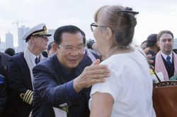 Lo virus lây lan từ 2.200 người trên tàu cập cảng Campuchia