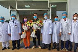 Chiều nay, 2 bệnh nhân Covid-19 ở Bình Xuyên được ra viện