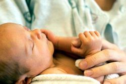 Sinh 'thuận tự nhiên': đối mặt với nhiều biến chứng sản khoa