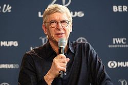 Wenger chỉ trích Man City: 'Họ đã mua tất cả cầu thủ của tôi'
