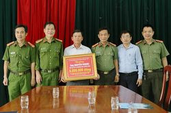 Khen thưởng công dân cung cấp thông tin vụ án thi thể trên sông Hàn