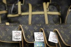 Giải mã bí ẩn 'sốc' đằng sau những chiếc túi Louis Vuitton tiền tỷ