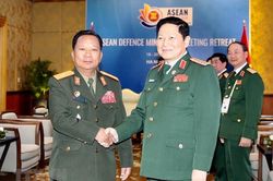Bộ trưởng Bộ Quốc phòng Việt Nam gặp song phương Bộ trưởng Bộ Quốc phòng Lào và Australia