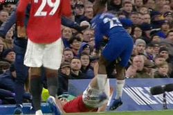 Harry Maguire xứng đáng bị thẻ đỏ trước khi ghi bàn cho M.U