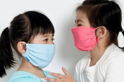 8 khuyến cáo bảo vệ trẻ trước dịch COVID-19 cha mẹ cần nhớ