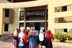 Trường học ở Ấn Độ bị chỉ trích vì lột đồ của 68 nữ sinh