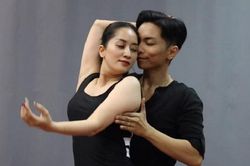 Khánh Thi - Phan Hiển gây sốt khi nhảy rumba trên nền nhạc phim 'Hạ cánh nơi anh'