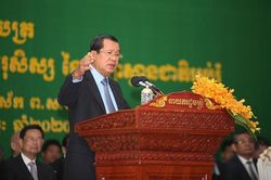 Thủ tướng Hun Sen bảo vệ quyết định cho du thuyền cập cảng Campuchia