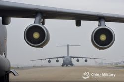 'Lực sĩ bay' Y-20 thể hiện uy lực tại Vũ Hán, Trung Quốc