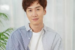 Lee Kwang Soo phải phẫu thuật sau tai nạn xe hơi