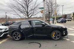 Thiếu niên đánh cắp 2 chiếc Lamborghini Urus, lái xe đâm vào nhau