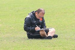 'Chờ HLV Park Hang Seo ứng biến'