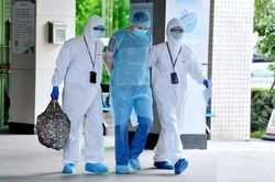 68 nhân viên y tế TQ phải cách ly vì một người đàn ông giấu bệnh Covid-19