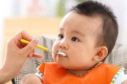 Chạm vào bé thường xuyên 3 vị trí này, trẻ sẽ thông minh hơn