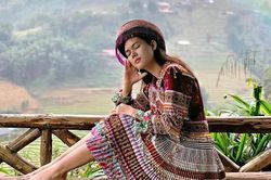 Người mẫu Ngọc Trinh hóa… Mị gây sốt cộng đồng mạng
