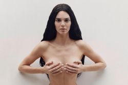 Ảnh nude nhưng không phản cảm của Kendall Jenner