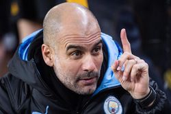 HLV Guardiola: 'Barca đừng nghĩ ở cao hơn chúng tôi'