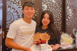 Hội vợ cầu thủ, hot girl không sống chung với mẹ chồng sau khi kết hôn