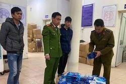 Thu giữ hàng trăm thẻ đeo được quảng cáo là có thể phòng chống COVID-19