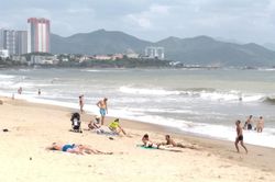 Khách quốc tế tấp nập trở lại Nha Trang
