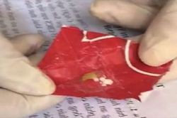 Tiếp tế ma túy cho bạn nghiện trong nhà tạm giữ