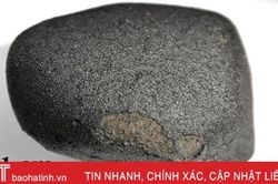 Thiên thạch cổ xưa rơi trúng vườn nhà dân