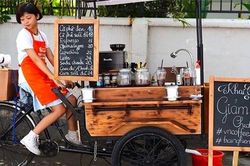 'Cuộc cách mạng một cọng rơm' của chàng thanh niên nghiện cà phê