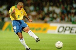 Roberto Carlos không thể đến Việt Nam