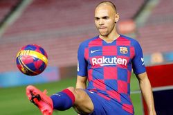 Barca: Xem màn tâng bóng thảm họa của Braithwaite trong ngày ra mắt
