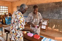 Bước tiến chính trị tại Cameroon
