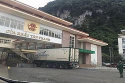 Lượng xe thông quan qua cửa khẩu Tân Thanh rất thấp